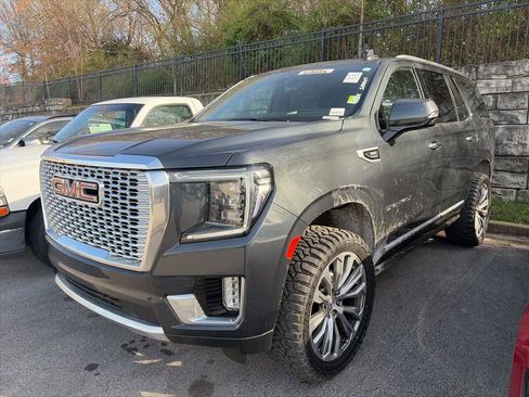 Used 2021 GMC Yukon Denali w/ Denali Premium Package image 3