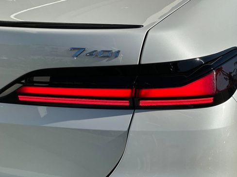 Used 2023 BMW 740i image 33