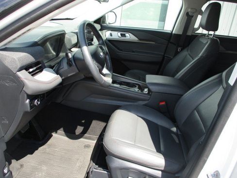 Used 2025 Ford Explorer Active w/ Active Comfort Package AWD/4WD image 11