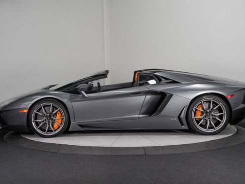 Used 2015 Lamborghini Aventador LP 700-4 image 9