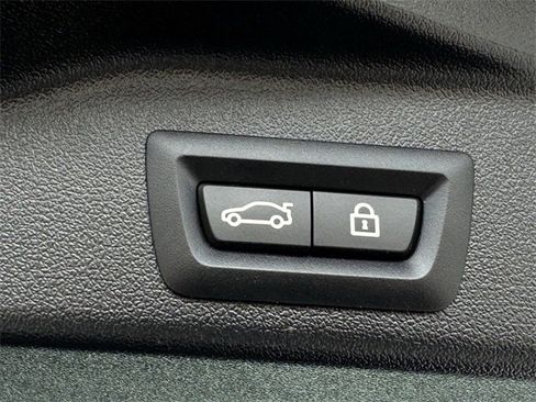 Used 2022 BMW X5 M50i w/ Premium Package image 33