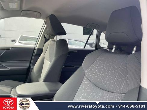 Used 2021 Toyota RAV4 XLE w/ XLE Grade Weather Package AWD/4WD image 20