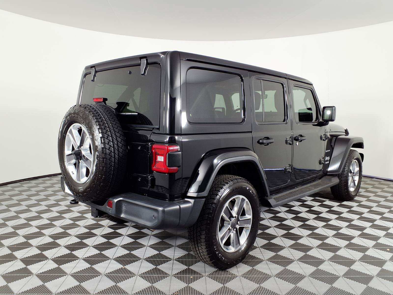 Used 2021 Jeep Wrangler Unlimited Sahara AWD/4WD image 4