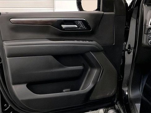 Used 2025 Chevrolet Tahoe Z71 image 16