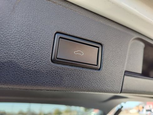 Used 2019 Volkswagen Atlas SEL image 8