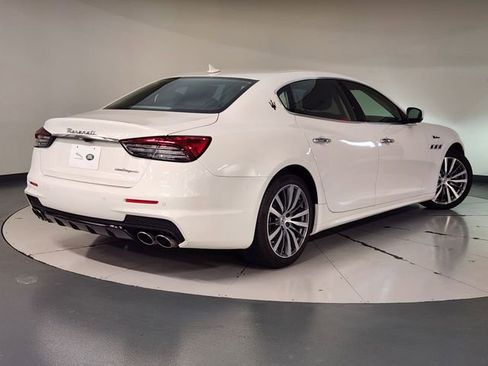 Used 2022 Maserati Quattroporte Modena RWD image 2