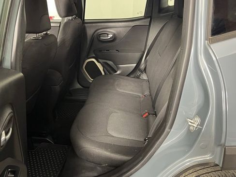 Used 2017 Jeep Renegade Latitude w/ Cold Weather Group image 22