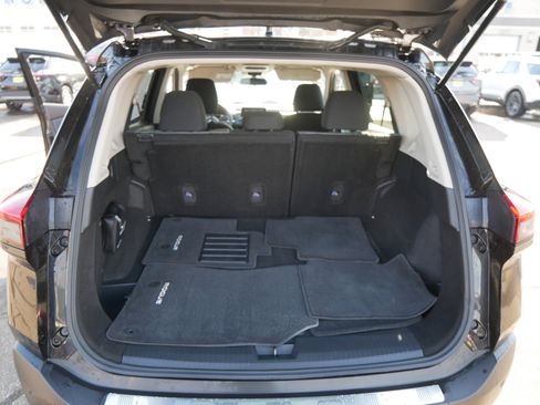 Used 2023 Nissan Rogue SV image 18