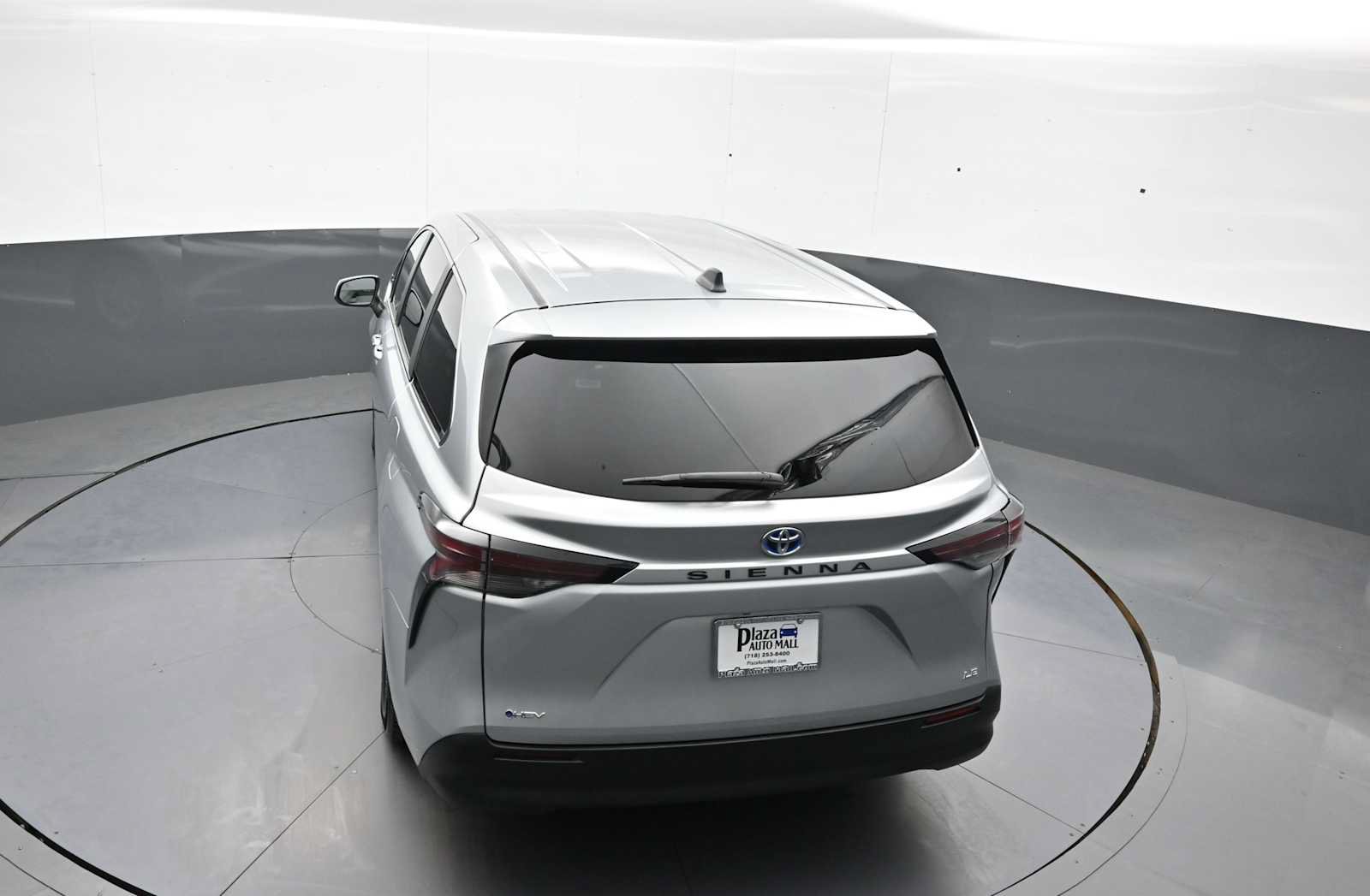 Used 2025 Toyota Sienna LE FWD image 39