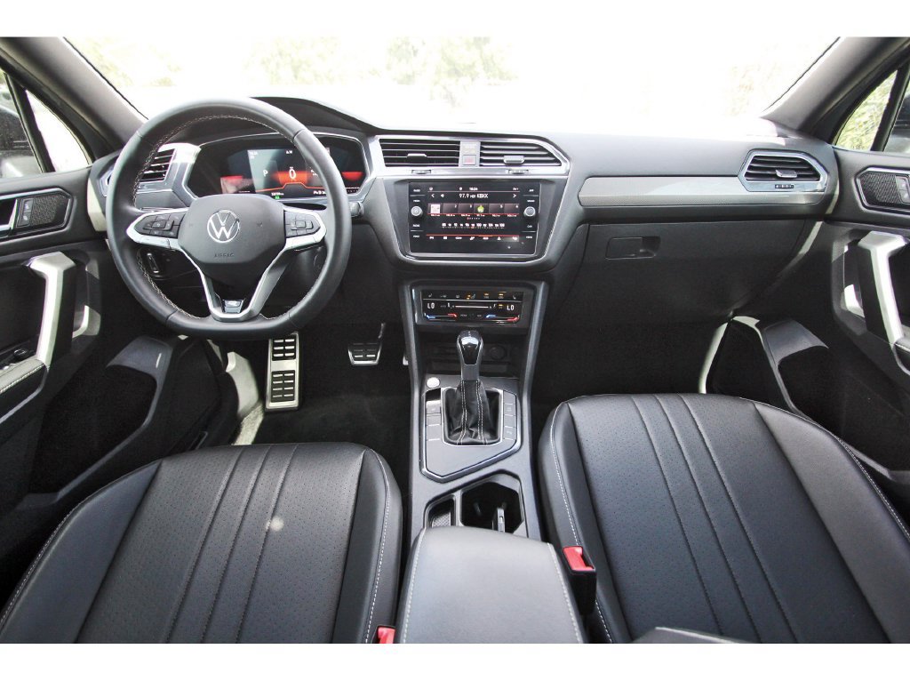 Used 2023 Volkswagen Tiguan SE R-Line FWD image 12