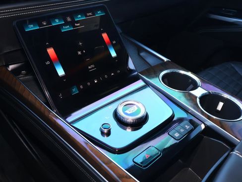 Used 2025 Cadillac Escalade Premium Luxury Platinum image 35