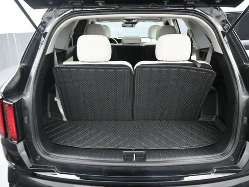Used 2023 Kia Sorento S w/ Panoramic Sunroof Package FWD image 4