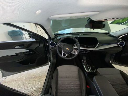 Used 2024 Chevrolet Trax LT w/ Sunroof Package FWD image 34