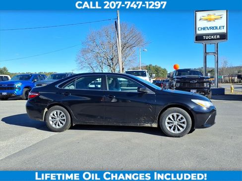 Used 2017 Toyota Camry LE image 4