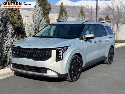 Used 2025 Kia Carnival EX image 3