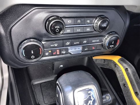 Used 2022 Ford Bronco Badlands image 19