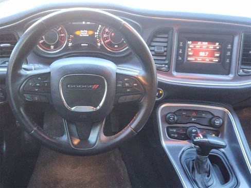 Used 2016 Dodge Challenger SXT image 23