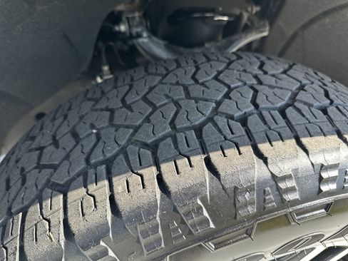 Used 2021 GMC Sierra 1500 AT4 w/ AT4 Value Package image 12