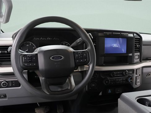 Used 2024 Ford F350 XLT image 8