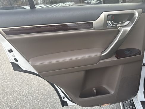 Used 2014 Lexus GX 460 image 27