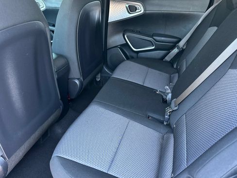 Used 2023 Kia Soul LX w/ LX Technology Package FWD image 12