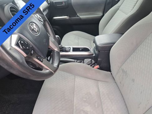 Used 2020 Toyota Tacoma SR5 AWD/4WD image 17