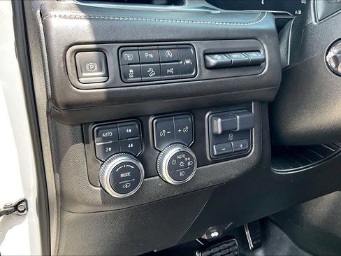 Used 2023 GMC Yukon Denali Ultimate AWD/4WD image 36