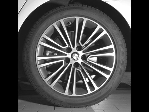 Used 2019 BMW 540i w/ Premium Package RWD image 25
