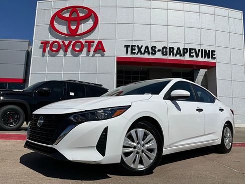 Used 2025 Nissan Sentra S image 2