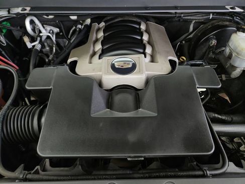 Used 2018 Cadillac Escalade Luxury AWD/4WD image 40