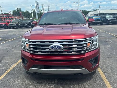 Used 2019 Ford Expedition XLT w/ Equipment Group 202A AWD/4WD image 2