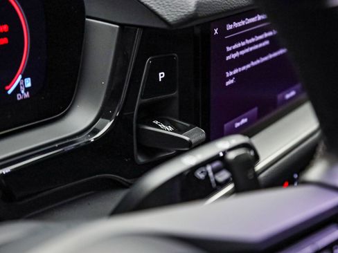 Used 2025 Porsche Cayenne image 27