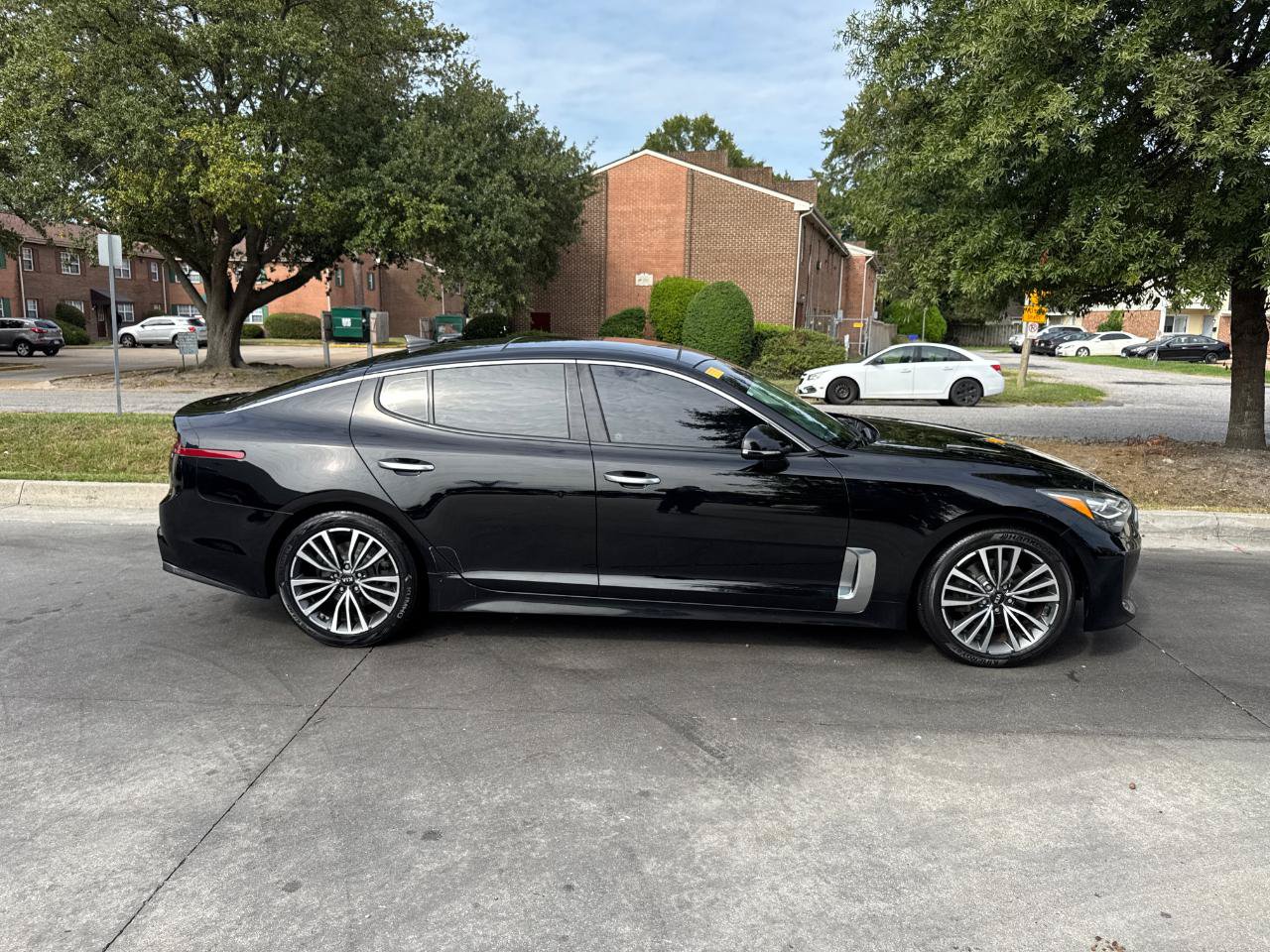 Used 2018 Kia Stinger Premium RWD image 3