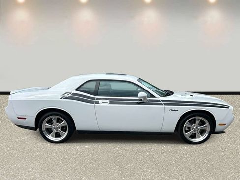Used 2010 Dodge Challenger R/T RWD image 4