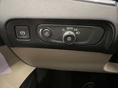Used 2021 Buick Enclave Essence AWD/4WD image 23