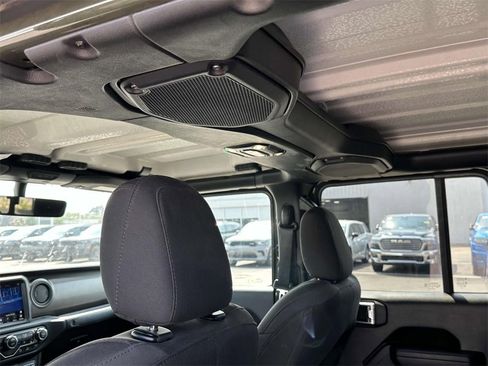 Used 2022 Jeep Gladiator Willys image 14