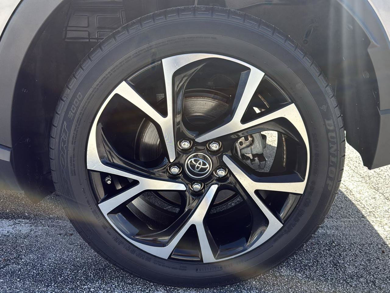 Used 2019 Toyota C-HR XLE FWD image 42