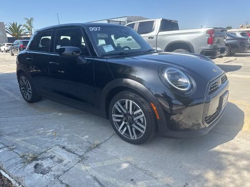 Used 2026 MINI Cooper 4-Door Hardtop FWD image 8