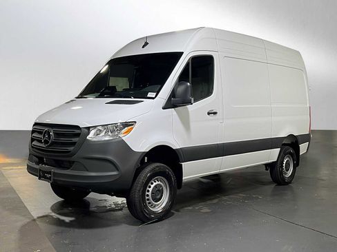 Used 2025 Mercedes-Benz Sprinter 2500 image 7