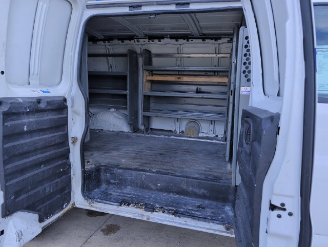 Used 2011 Chevrolet Express 2500 RWD image 28