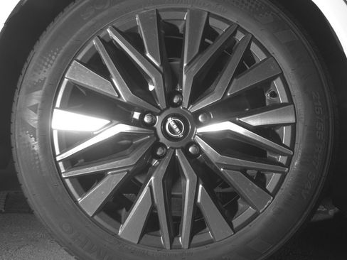 Used 2025 Nissan Altima 2.5 SV FWD image 15