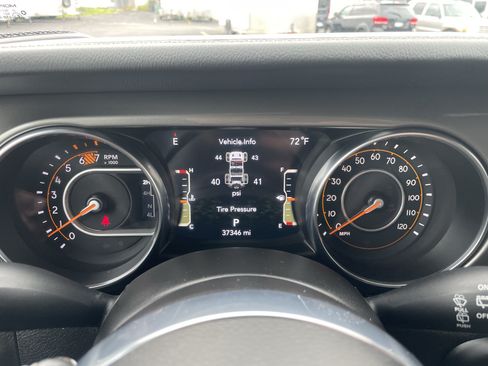 Used 2023 Jeep Wrangler Unlimited Sahara w/ Cold Weather Group AWD/4WD image 19