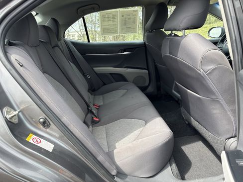 Used 2018 Toyota Camry LE image 29