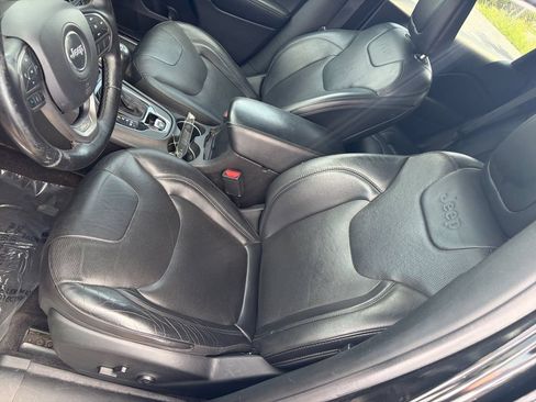 Used 2019 Jeep Cherokee Limited AWD/4WD image 16