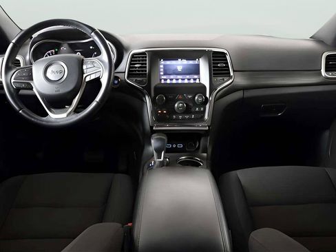 Used 2021 Jeep Grand Cherokee Laredo image 32