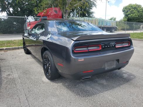 Used 2018 Dodge Challenger SXT RWD image 3