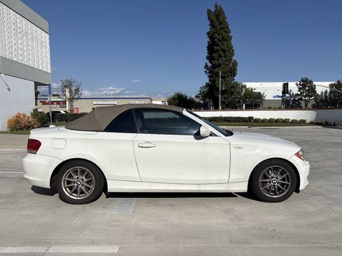 Used 2011 BMW 128i Convertible image 4