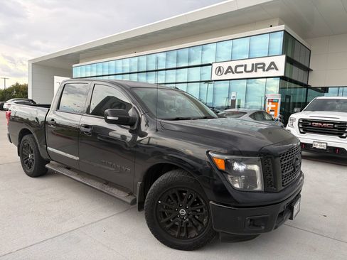 Used 2019 Nissan Titan SV w/ SV Convenience Package RWD image 1