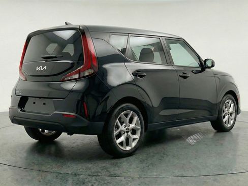 Used 2025 Kia Soul LX w/ LX Technology Package FWD image 9