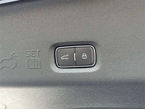 New 2025 Lincoln Navigator Reserve image 13